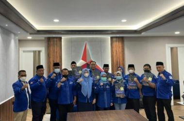 Ketua DPD Demokrat Banten  Iti Octavia Jayabaya dan Para Ketua DPC Demokrat se-Banten di kantor DPP Demokrat di Jakarta. (Ist)