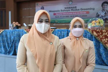 Dharma Wanita Persatuan (DWP) Kota Tangerang Saat Menggelar Edukasi Perihal Pentingnya Menjaga Anak Dari Pelecehan Seksual Bermodus Grooming. (tangselpos.id/sh)