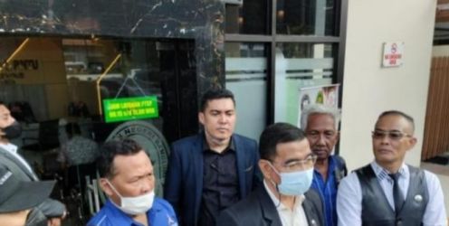 Tim kuasa hukum 16 DPAC Demokrat Kota Bandung saat berada di Pengadilan Negeri Bandung. (Ist)