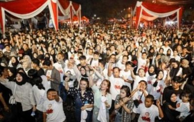 Ribuan anak muda Lampung  yang tergabung dalam Orang Muda Ganjar saat mengadakan di Lapangan PKOR Way Halim, Lampung. (Ist)