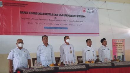 Asda I Provinsi Banten, Komarudin dalam Rapat Koordinasi (Rakor) Kepala Sekolah SMK se-Kabupaten Tangerang, di SMKN 1, Panongan, Rabu (24/8/2022). (tangselpos.id/rmn)