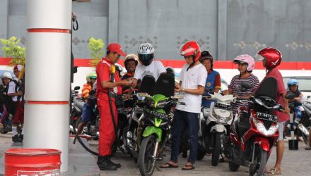 Antrean di salah satu SPBU. (Ist)