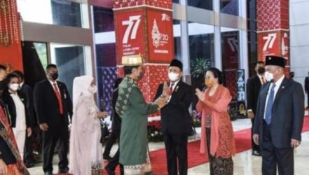 Ketua DPR Puang Maharani menyambut kehadiran Presiden Jokowi dan Ibu Negara Iriana di Gedung DPR/MPR. (Ist)