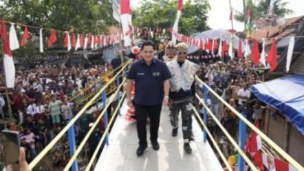 Menteri BUMN Erick Thohir pada peresmian jembatan Kimarpo, Kronjo, Tangerang. (Ist)