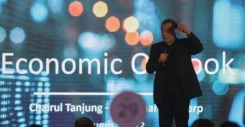 Chairul Tanjung dalam sebuah acara Gala Dinner & Economic Outlook 2022 di Surabaya. (Ist)