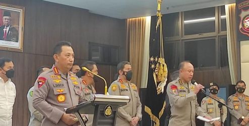 Kapolri Jenderal Listyo Sigit Prabowo saat konferensi pers di Mabes Polri pada Selasa (9/8) malam. (Ist)