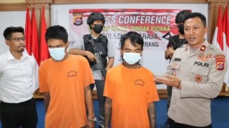 Jabeng dan Bayong kini terancam hukuman 5 tahun setelah aksinya memecahkan kaca truck di Tol Balaraja Timur. Foto : Istimewa