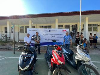 FIFGROUP terus mendukung program Corporate Social Responsibility (CSR) pada Pilar Pendidikan dengan memberikan donasi tiga unit sepeda motor melalui Yayasan Pendidikan Astra ? Michael D. Ruslim (YPA-MDR) di Kabupaten Rote Ndao, NTT. (ist)