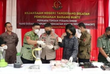 Kejaksaan Negeri Kota Tangerang Selatan bersama Forkopimda membakar barang bukti 223 perkara senilai 5 miliar. (Ist)