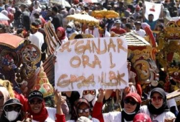 Enam ribu warga Cirebon meramaikan pagelaran budaya dalam rangka dukung Ganjar Presiden 2024 bertempat di Alun-alun Kecamatan Gegesikl, Cirebon. Foto : Istimewa