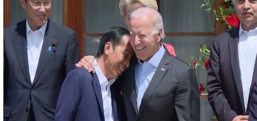 Keakraban antara Presiden AS dan Presiden Jokowi pada acara G7 beberapa waktu yang lalu. (Foto:Setpres)