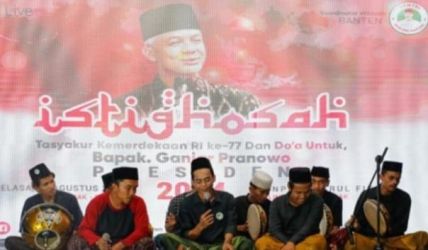 Para santri di Ponpes Daarul Fikri Malimping, Lebak berdoa bersama untuk Ganjar Presiden 2024. (Ist)