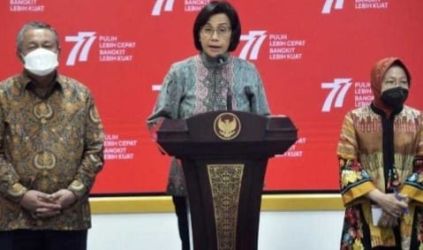 Menteri Keuangan menyampaikan keterangan pers seusai mengikuti rapat yang dipimpin Presiden Jokowi. Foto : Istimewa