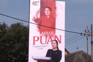 Biilboard Puan Maharani. (Ist)