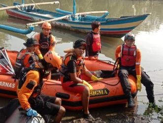 Tim BPBD Kabupaten Tangerang berhasil menemukan jasad Supriyadi yang tenggelam saat mancing. (Ist)