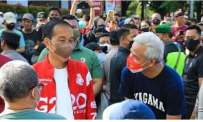 Presiden Jokowi dan Gubernur Jawa Tengah Ganjar Pranowo saat berolahraga pada di CFD Surakarta Minggu 7/8. Foto : Setpres