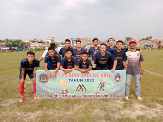 Kesebelasan Mangku yang dimotori tiga pemain asing dari Chile kesulitan mengatasi Izoel Sport, Kamis (25/8).(Foto: dok.Panitia Bina Jaya Cup).