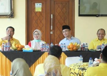 Airin Rachmi Diany dan Andhika Hazrumi saat bersilaturahmi dengan Fraksi Partai Golkar DPRD Banten dan DPRD Kabupaten/Kota. (Ist)