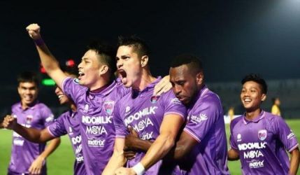 Pemain Persita saat merayakan gol tunggal ke gawang PSIS. (Ist)