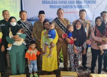 BKKBN Banten saat melakukan sosialisasi progam Bapak Asuh. (Ist)