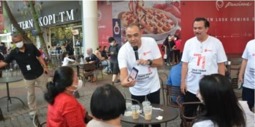 Bupati Tangerang A. Zaki Iskandar saat mensosialisasikan Aplikasi SDoni di Mall SMS pada Minggu (18/9). Foto : Istimewa