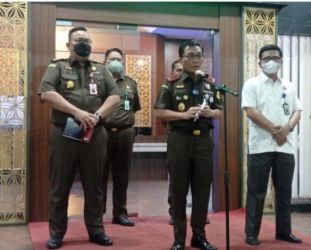 Kepala Kejati Banten Leonard Eben Ezer Simanjuntak saat memberikan keterangan pers kasus mafia tanah di Lebak. (Ist)