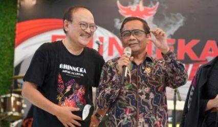 Eros Djarot dan Menko Polhukam Mahfud MD. (Ist)