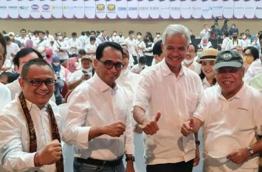 Ganjar Pranowo bersama Menhub Budi Karya Sumadi dan Menteri PU Basuki saat berada di acara Kagama Minggu (18/9). (Ist)