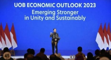 Presiden Jokowi saat memberikan sambutan pada acara UOB Economic Outlook 2023. Foto : Setpres