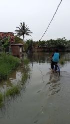 Kampung Cilampe Tangerang terendam banjir. (tangselpos.id/rmn)