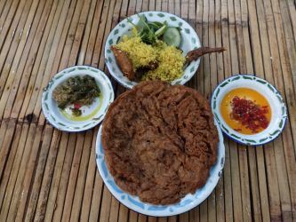 Hidangan sejumlah menu menggugah selera di Warung Makan Tuman. Foto : Istimewa