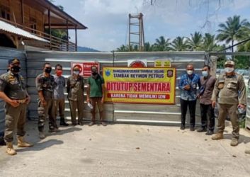 Salah satu tempat usaha tambak udang yang ditutup sementara. Foto : Istimewa