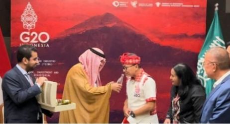 Mendag Zulkifli Hasan dan Menteri Perdagangan Arab Saudi Majid bin Abdullah Al-Qasabi di Nusa Dua, Bali. (Ist)