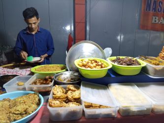 Nasi Uduk Betawi Babeh Mono, yang terletak di Jalan Puspitek No.19, Buaran, Tangerang Selatan. (tangselpos.id/mg-1)