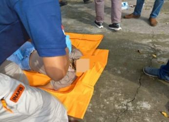 Jasad HK ditemukan teman kerja nya di bawah pohon di depan mess karyawan. Foto : Istimewa