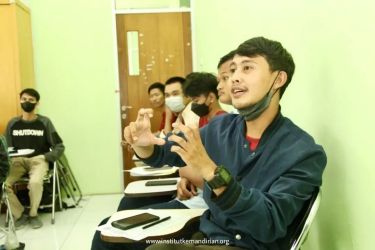 Firmansyah, pengusaha minuman tradisional saat mengikuti pelatihan Digital Marketing di Institut Kemandirian (IK) Dompet Dhuafa, Jalan Zaitun Islamic Village Tangerang.Foto : Istimewa