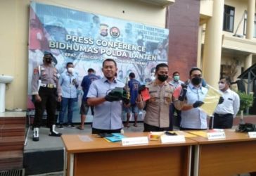 Polda Banten saat menggelar konferensi pers terkait kasus penimbunan solar di Sumur, Pandeglang. Foto : Humas Polda Banten