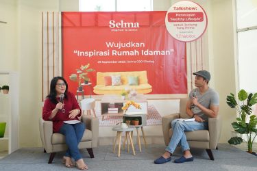 Yoana Vabrie selaku General Manager saat memberikan sambutan pembukan toko Selma Ciledug. (ist)