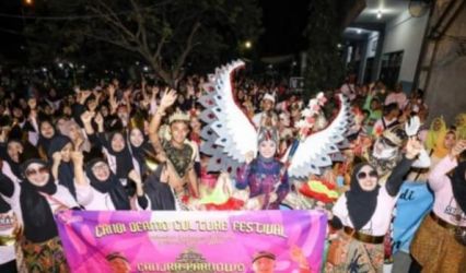 Relawan Srikandi Ganjar Jawa Timur mengadakan acara September Berbudaya Bersama Srikandi Ganjar di Candi Dermo. (st)