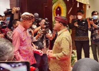 Gubernur Jawa Tengah Ganjar Pranowo dan Gubernur DKI Jakarta Anies Baswedan. Foto : Istimewa