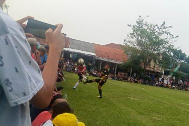 Laga babak 8 besar berlangsung seru dan ketat pada Senin (5/9) sore.(Foto.dok.Panitia Bina Jaya Cup XXIV 2022).