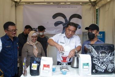 Pj Gubernur Banten Al Muktabar pada pembukaan Festival Kopi Banten. (Ist)