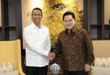 Pj Gubernur DKI Jakarta Heru Budi Hartono saat bertandang ke Menteri BUMN Erick Thohir. (Ist)