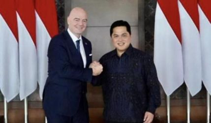 Presiden FIFA Gianni Infantino dan Menteri BUMN Erick Thohir. Foto : Istimewa