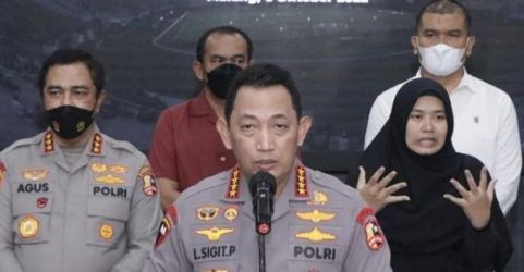 Kapolri Jenderal Listyo Sigit Prabowo memberikan keterangan pers terkait tragedi kanjuruhan di Mapolres Malang, Jawa Timur. (Ist)