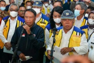 Menpora Zainudin Amali dan Menteri PUPR Basuki Hadimuljono saat memberikan konferensi pers di Stadion Kanjuruhan. Foto : Istimewa