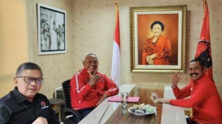 FX Hadi (kanan) Loyalis Ganjar saat disidang di kantor DPP PDIP di Jalan Diponegoro, Jakarta Pusat. (Ist)