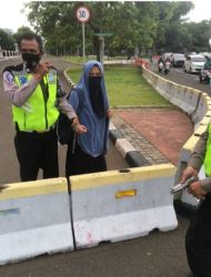 Seorang perempuan nekat ingin menerobos Istana Presiden pada Selasa (25/10) pukul 07.00 berhasil digagalkan aparat. (Ist)