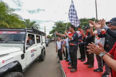 Pj Gubernur Banten Al Muktabar saat melepas peserta Jambore Wisata 2022. (Ist)