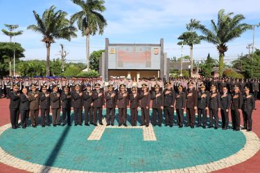 Pelaksanaan Upacara Hari Sumpah Pemuda di Polda Banten dipimpin oleh Wakapolda Banten Brigjen Pol Drs Ery Nursatari. (Foto : Humas Polda)